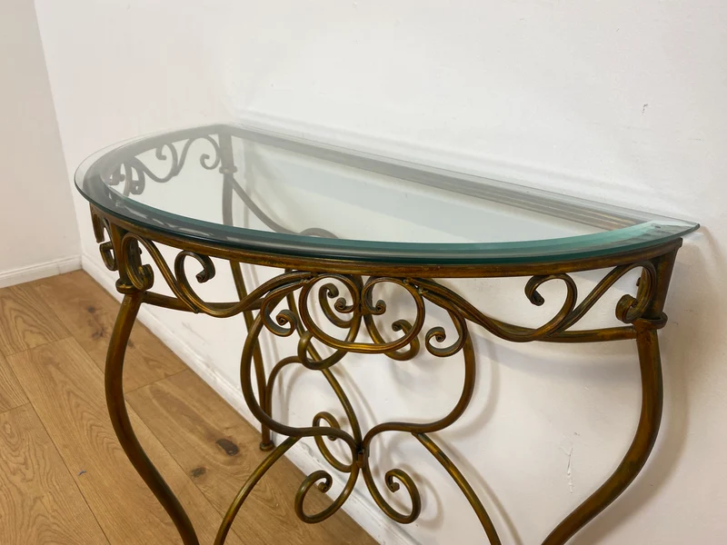WMK # Einzelstück! Elegante und gut erhaltener handgefertigte Konsole aus kunstvollem Metallgestell in gold mit Glasauflage