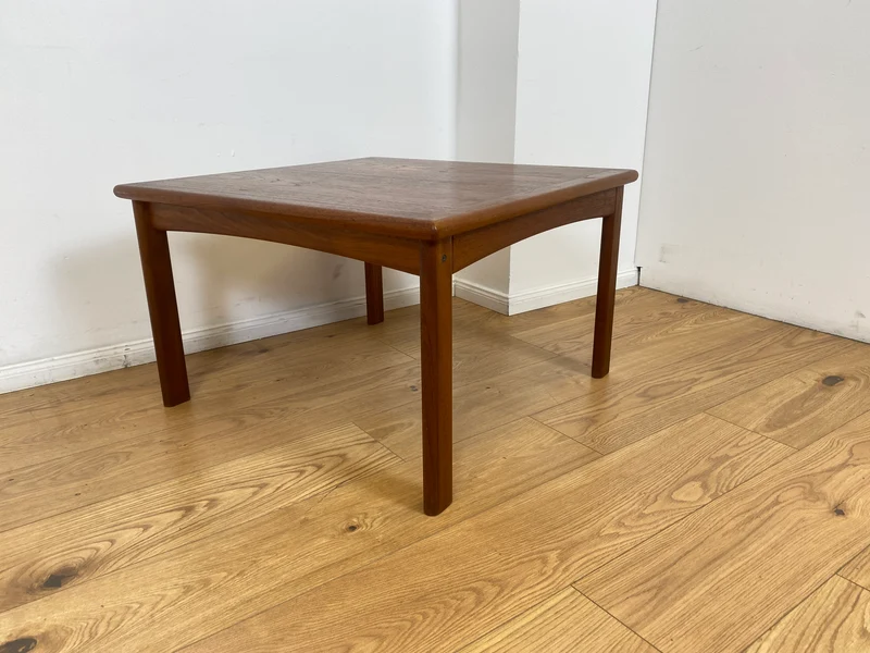 WMK # Stilvoller und gut erhaltener skandinavischer Designercouchtisch von Glostrup Møbelfabrik aus massivem Teakholz