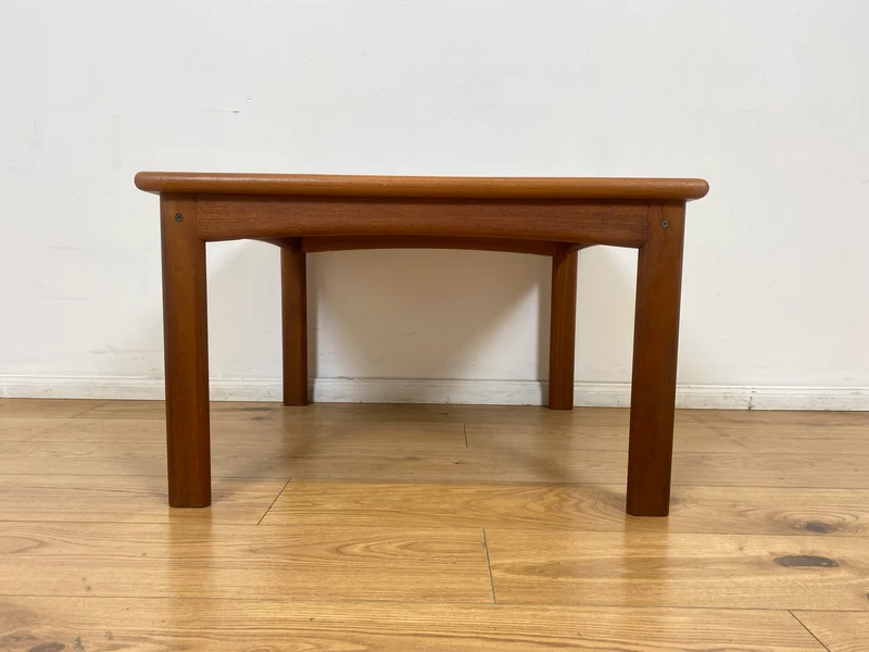 WMK # Stilvoller und gut erhaltener skandinavischer Designercouchtisch von Glostrup Møbelfabrik aus massivem Teakholz