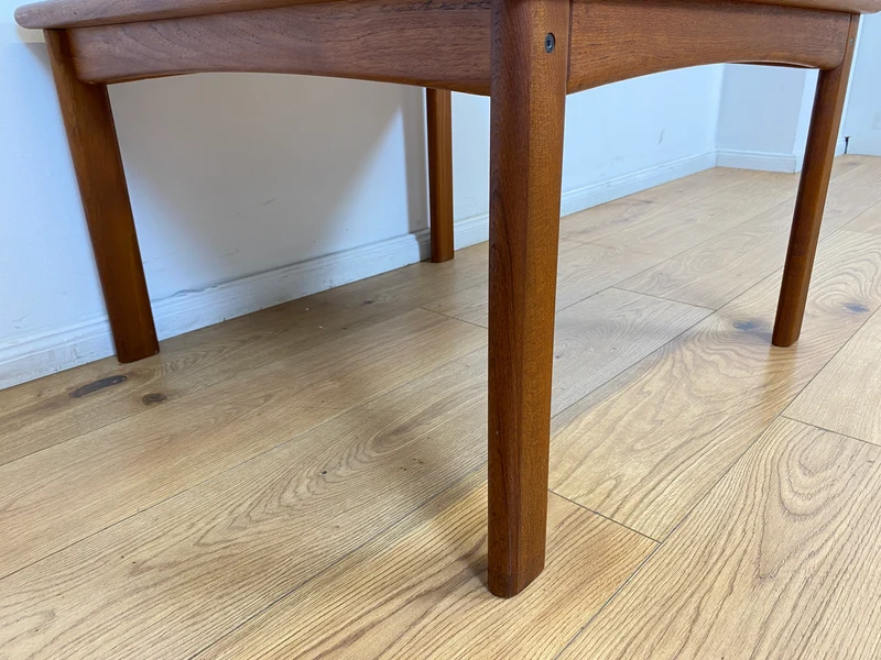WMK # Stilvoller und gut erhaltener skandinavischer Designercouchtisch von Glostrup Møbelfabrik aus massivem Teakholz