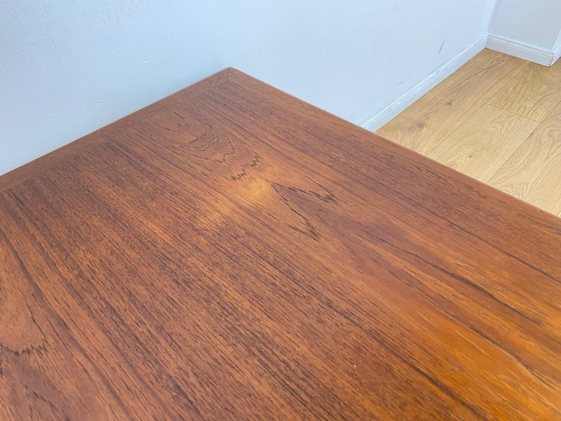 WMK # Stilvoller und gut erhaltener skandinavischer Designercouchtisch von Glostrup Møbelfabrik aus massivem Teakholz
