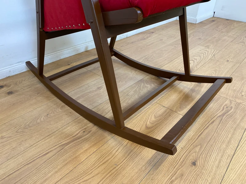 WMK # WMK Stilvoller und gut erhaltener Designer Schaukelstuhl von Selman Selmanagic für VEB Hellerau mit roter Polsterung