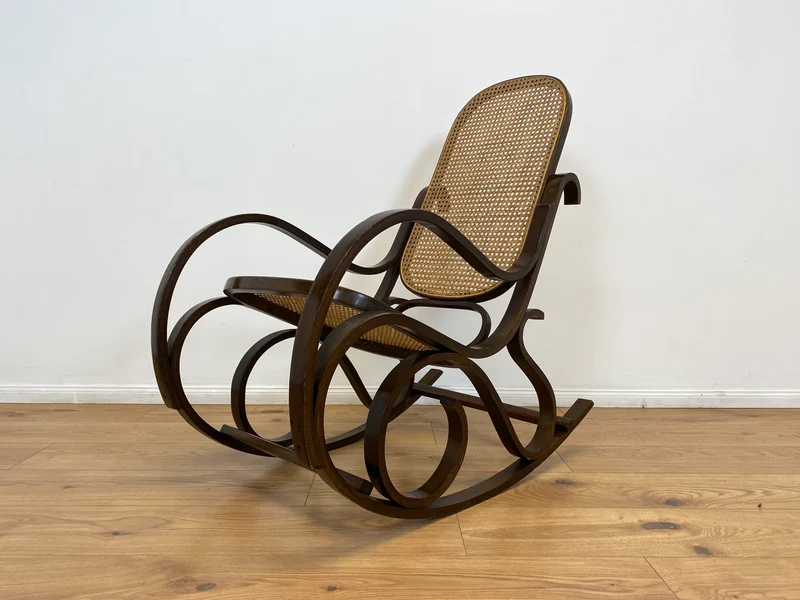 WMK # Eleganter und sehr gut erhaltener Vintage Schaukelstuhl im Stil von Thonet mit Bugholz Rahmen & Wiener Geflecht
