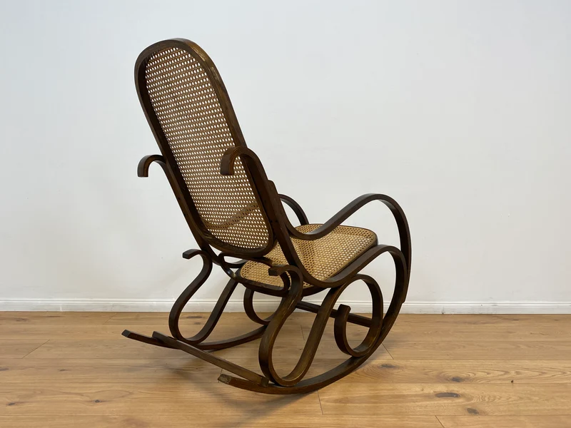 WMK # Eleganter und sehr gut erhaltener Vintage Schaukelstuhl im Stil von Thonet mit Bugholz Rahmen & Wiener Geflecht