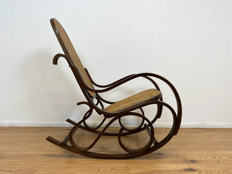 WMK # Eleganter und sehr gut erhaltener Vintage Schaukelstuhl im Stil von Thonet mit Bugholz Rahmen & Wiener Geflecht