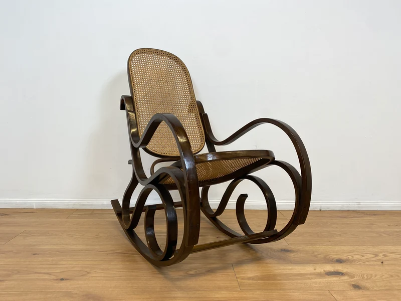 WMK # Eleganter und sehr gut erhaltener Vintage Schaukelstuhl im Stil von Thonet mit Bugholz Rahmen & Wiener Geflecht