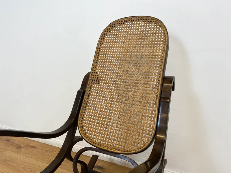WMK # Eleganter und sehr gut erhaltener Vintage Schaukelstuhl im Stil von Thonet mit Bugholz Rahmen & Wiener Geflecht