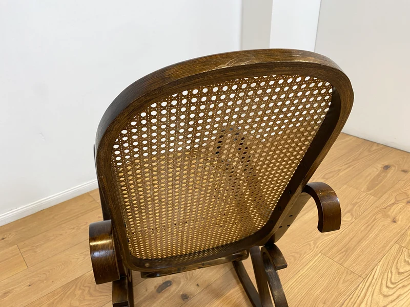 WMK # Eleganter und sehr gut erhaltener Vintage Schaukelstuhl im Stil von Thonet mit Bugholz Rahmen & Wiener Geflecht