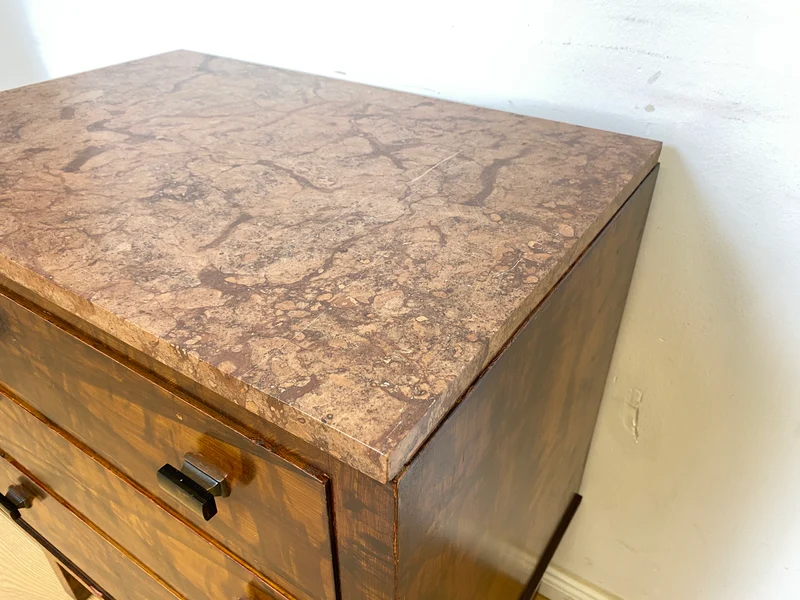 WMK Wunderschöne dänische antike Schubladenkommode aus vollem Holz mit Marmorplatte und hübschen Originalgriffen