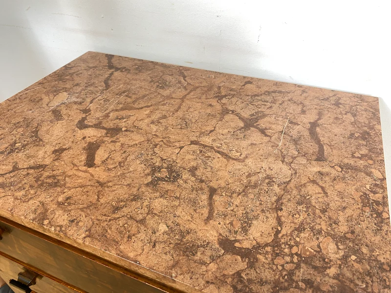 WMK Wunderschöne dänische antike Schubladenkommode aus vollem Holz mit Marmorplatte und hübschen Originalgriffen