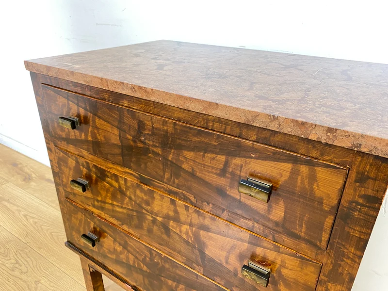 WMK Wunderschöne dänische antike Schubladenkommode aus vollem Holz mit Marmorplatte und hübschen Originalgriffen