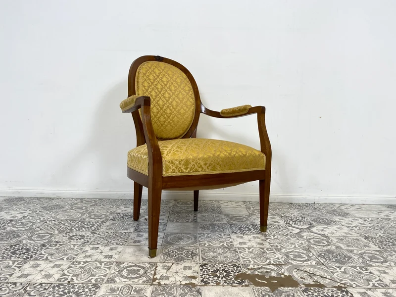 WMK # Stilvoller & sehr gut erhaltener Jugendstil Sessel mit hochwertigem goldenem Stoffbezug, edlem Holzrahmen & bequemen Federkernsitz