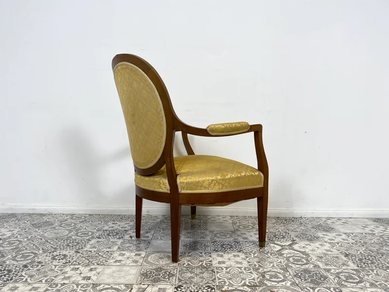 WMK # Stilvoller & sehr gut erhaltener Jugendstil Sessel mit hochwertigem goldenem Stoffbezug, edlem Holzrahmen & bequemen Federkernsitz