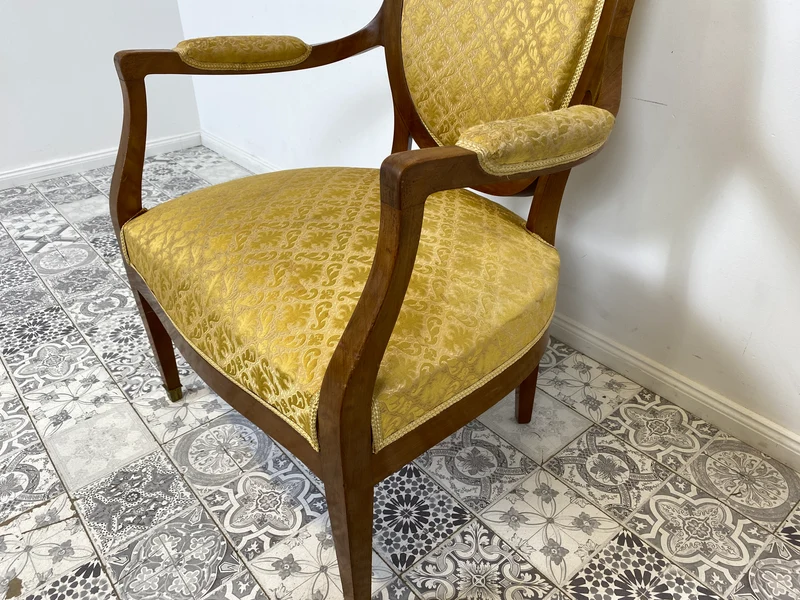 WMK # Stilvoller & sehr gut erhaltener Jugendstil Sessel mit hochwertigem goldenem Stoffbezug, edlem Holzrahmen & bequemen Federkernsitz