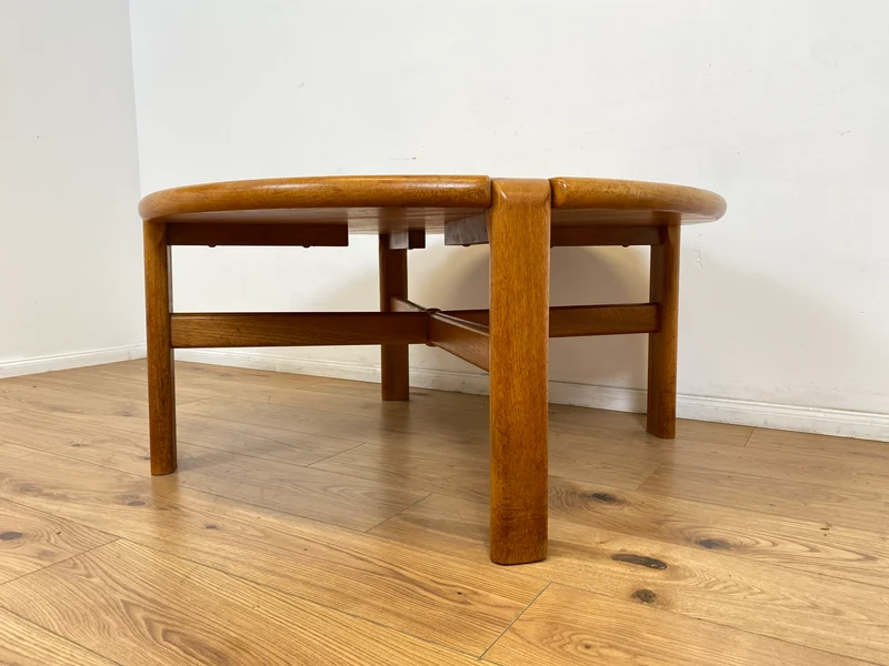 WMK # Rarer & gut erhaltener runder skandinavischer Mid-Century Designercouchtisch von L. Olsen & Søn Møbelfabrik aus massivem Teakholz