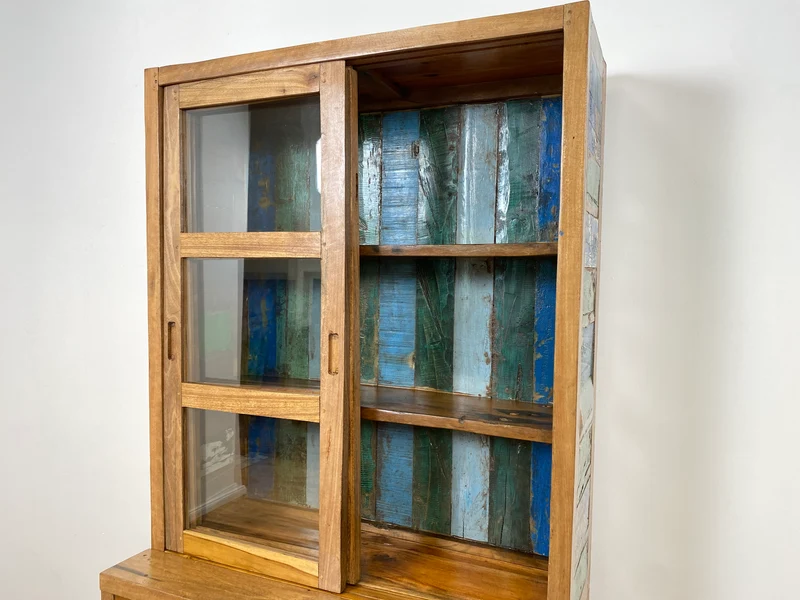 Boatwood by WMK # Sehr schöne Vitrine mit Schiebetüren, ein aus altem Bootsholz handgefertigtes Unikat aus massivem Teakholz