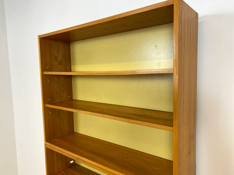 WMK Stilvoller & geräumiger 1960er Jahre Designer Schreibschrank von Bruno Knoblauch für VEB Hellerau