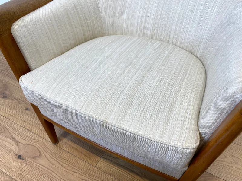 WMK Sehr eleganter und gut erhaltener skandinavisches Mid-Century Sessel mit edlem Holzrahmen aus Teak & weißem Originalbezug
