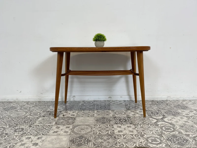 WMK Stilvoller und seltener Mid-Century Couchtisch mit wandelbarer Oberfläche aus Holz oder Resopal und praktischer Zeitungsablage