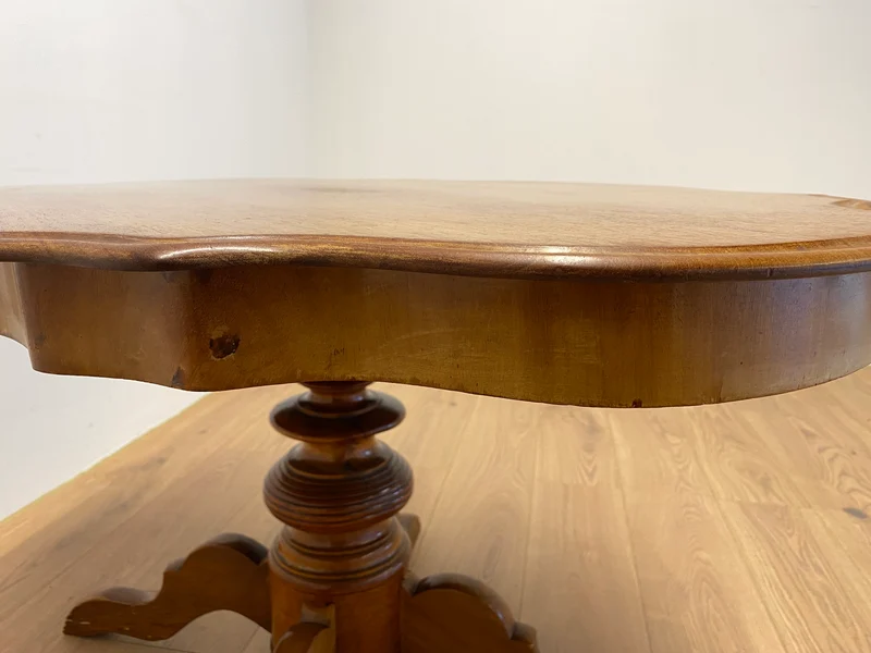 WMK Wunderschöner und sehr gut erhaltener antiker Louis Philippe Salontisch