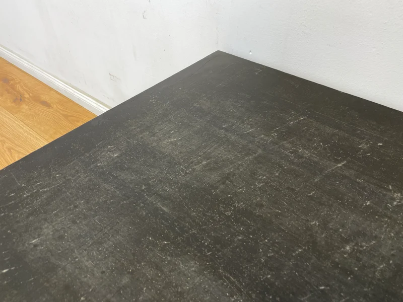 WMK Hochwertiger & gut erhaltener Space Age Couchtisch mit Tischplatte aus Schiefer auf Chromgestell