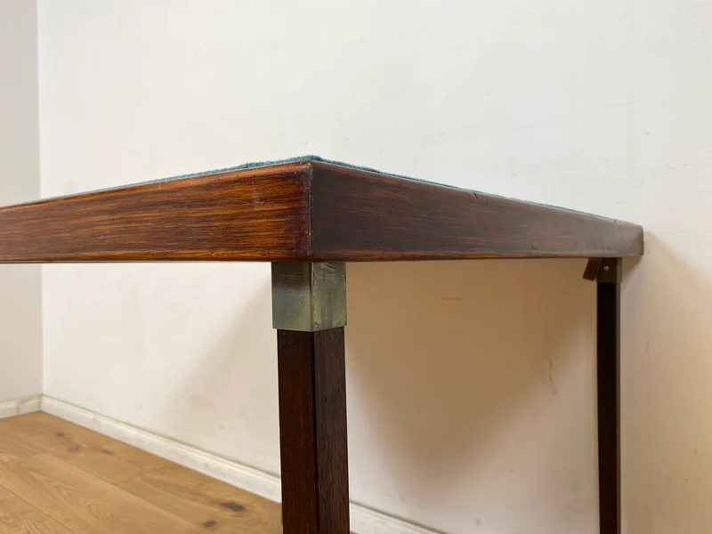 WMK Platzsparender und sehr gut erhaltener Mid-Century Spieltisch mit einklappbaren Tischbeinen und neu bespannter Tischplatte