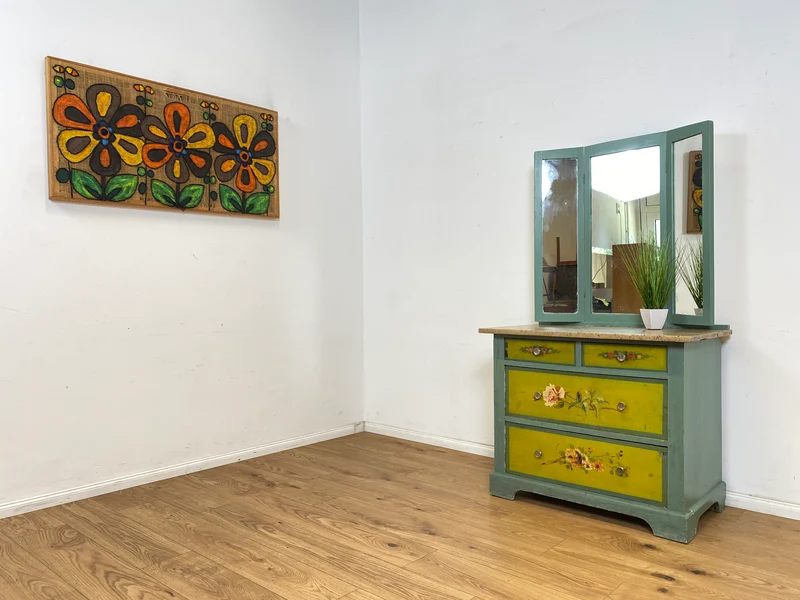 WMK Besonders schöne antike Spiegelkommode aus vollem Holz mit Marmorplatte und floraler Handbemalung
