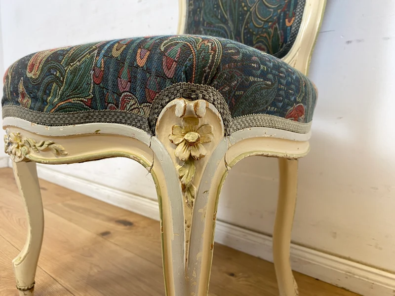 WMK Wunderschöner jedoch etwas abgerockter 60er Jahre Stuhl im Barock Stil mit floralem Stoffbezug, technisch einwandfrei