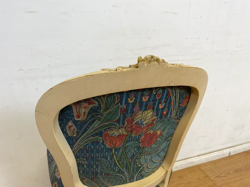 WMK Wunderschöner jedoch etwas abgerockter 60er Jahre Stuhl im Barock Stil mit floralem Stoffbezug, technisch einwandfrei
