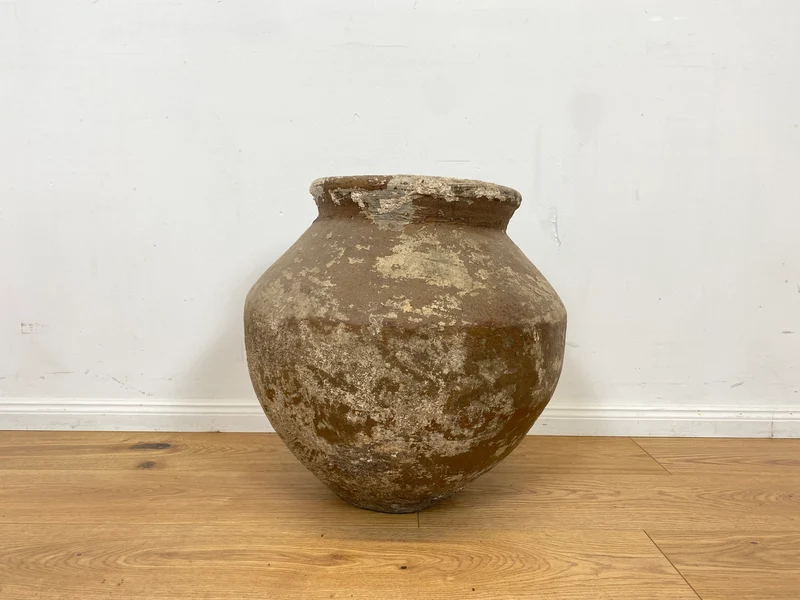 Boatwood by WMK # Sehr schöne antike Bodenvase / Wasserbehälter von der Insel Bali, ca. 100 Jahre alt, aus Terracotta mit Alterspatina