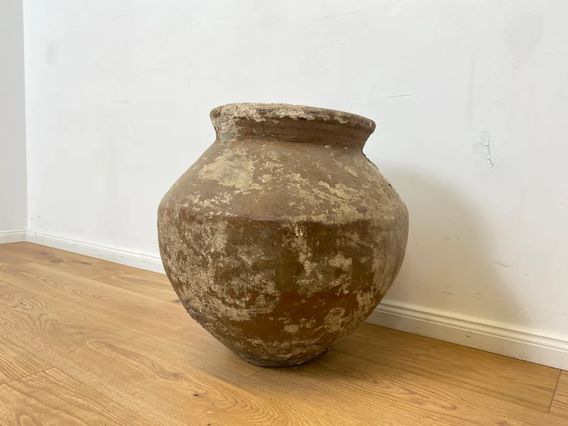 Boatwood by WMK # Sehr schöne antike Bodenvase / Wasserbehälter von der Insel Bali, ca. 100 Jahre alt, aus Terracotta mit Alterspatina