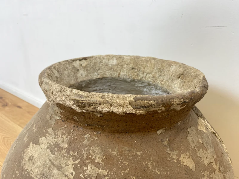 Boatwood by WMK # Sehr schöne antike Bodenvase / Wasserbehälter von der Insel Bali, ca. 100 Jahre alt, aus Terracotta mit Alterspatina