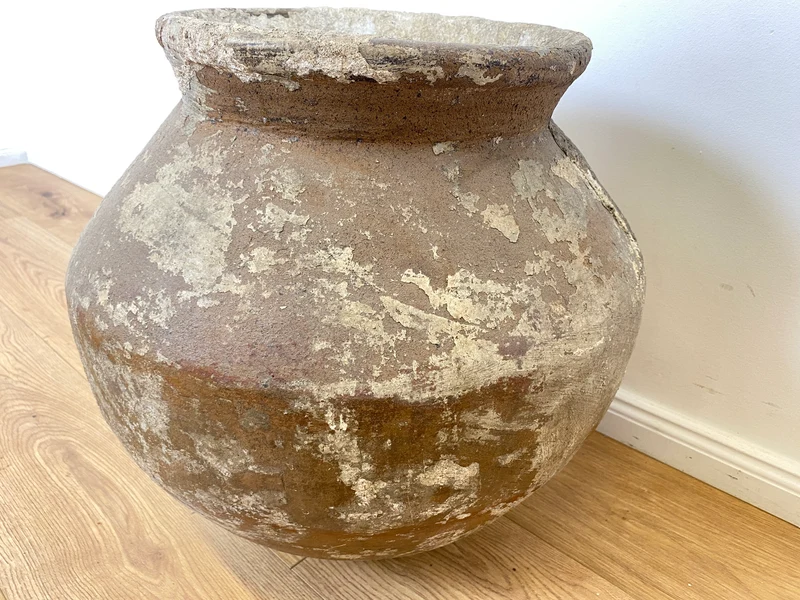 Boatwood by WMK # Sehr schöne antike Bodenvase / Wasserbehälter von der Insel Bali, ca. 100 Jahre alt, aus Terracotta mit Alterspatina