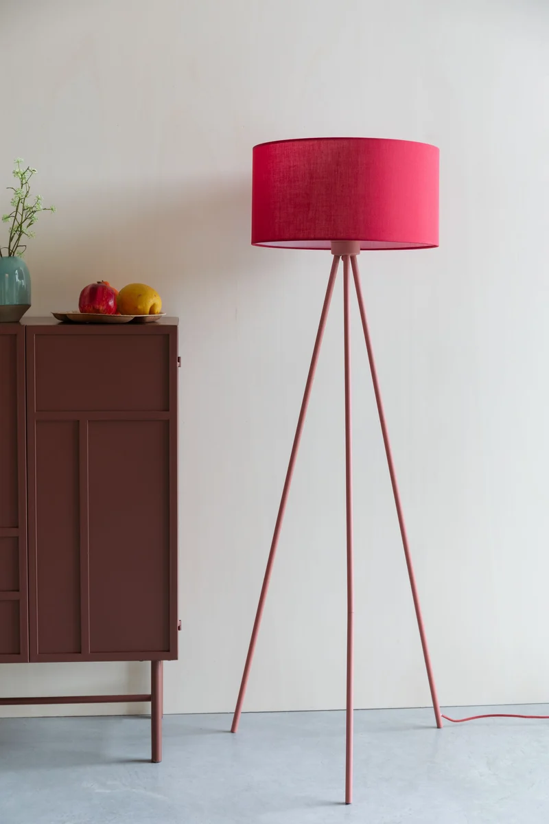 White Label Living Stehleuchte Susie – Rot, Eisen, 45 × 45 × 146 cm
