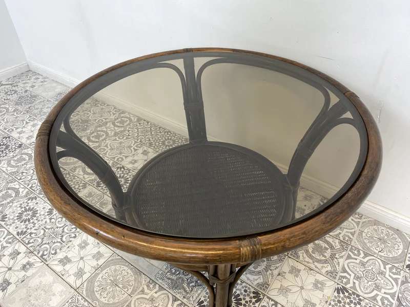WMK Kultiger runder italienischer Mid-Century Couchtisch in gutem Zustand mit Bambusgestell , intakter Glasplatte & Ablage