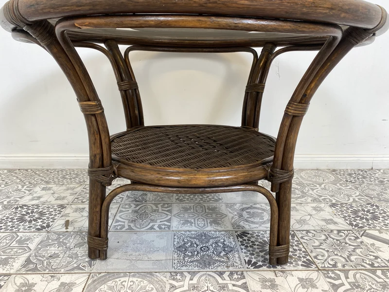 WMK Kultiger runder italienischer Mid-Century Couchtisch in gutem Zustand mit Bambusgestell , intakter Glasplatte & Ablage