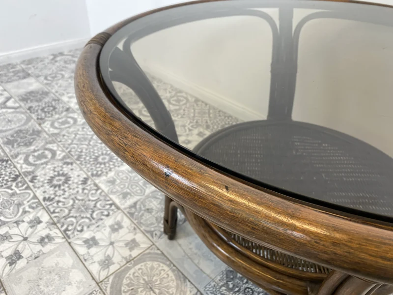 WMK Kultiger runder italienischer Mid-Century Couchtisch in gutem Zustand mit Bambusgestell , intakter Glasplatte & Ablage