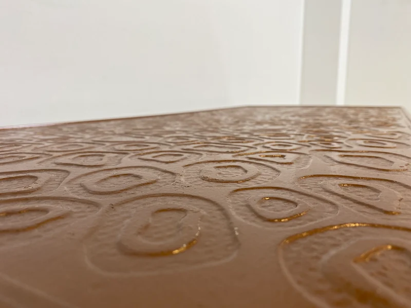 WMK Kultiger jedoch etwas abgenutzter Space Age Couchtisch mit hübscher Tischplatte aus Kunststoff, auch Outdoor geeignet