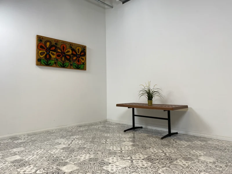 WMK Kultiger jedoch etwas abgenutzter Space Age Couchtisch mit hübscher Tischplatte aus Kunststoff, auch Outdoor geeignet
