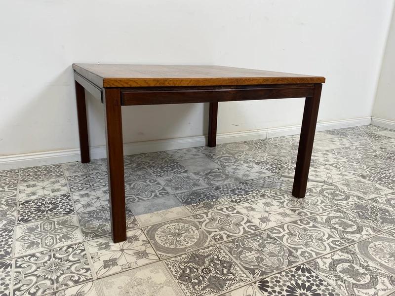 WMK Minimalistischer, sehr gut erhaltener skandinavischer Couchtisch mit edlem Palisander furniert