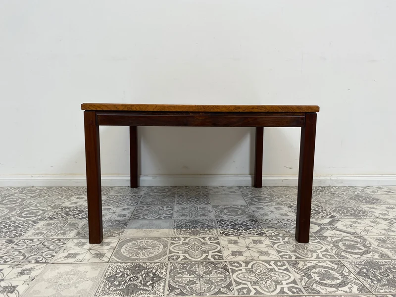 WMK Minimalistischer, sehr gut erhaltener skandinavischer Couchtisch mit edlem Palisander furniert