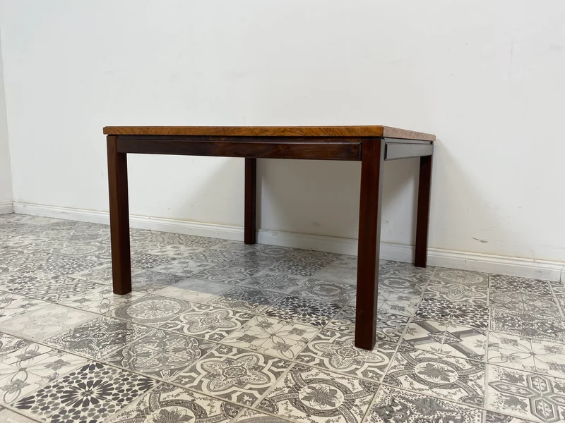 WMK Minimalistischer, sehr gut erhaltener skandinavischer Couchtisch mit edlem Palisander furniert