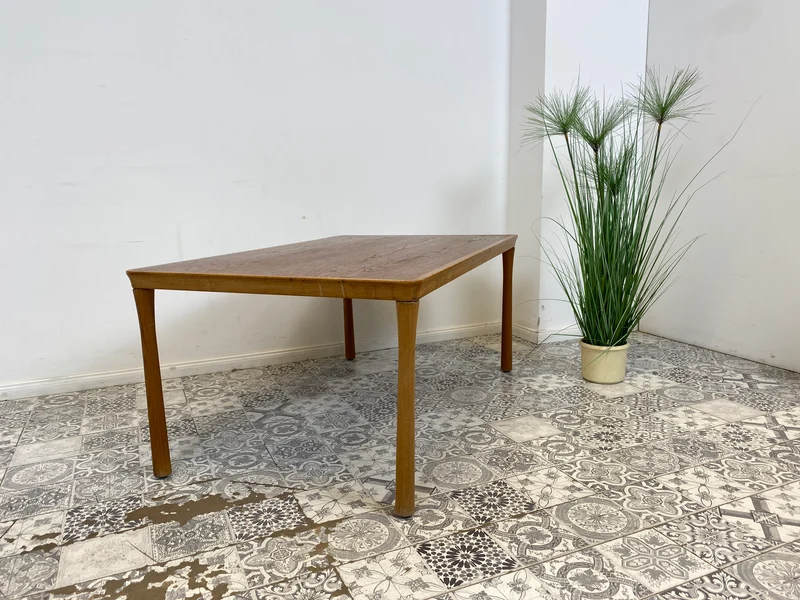 WMK Formschlichter und sehr gut erhaltener skandinavischer Designercouchtisch von Folke Ohlsson für Tingstöms