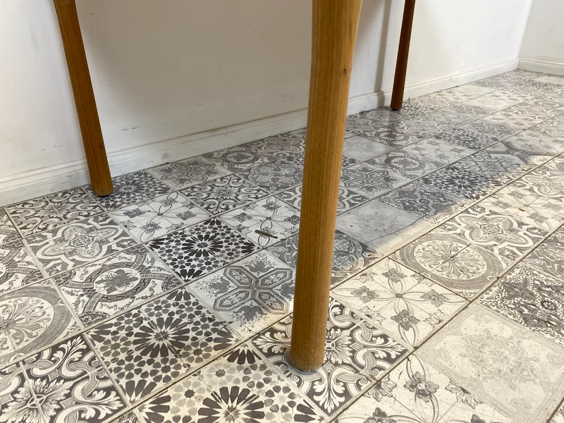 WMK Formschlichter und sehr gut erhaltener skandinavischer Designercouchtisch von Folke Ohlsson für Tingstöms