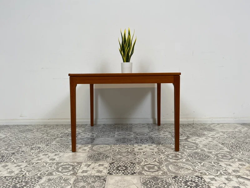 WMK Eleganter und gut erhaltener skandinavischer Mid-Century Couchtisch aus Teak von Alberts Tibro