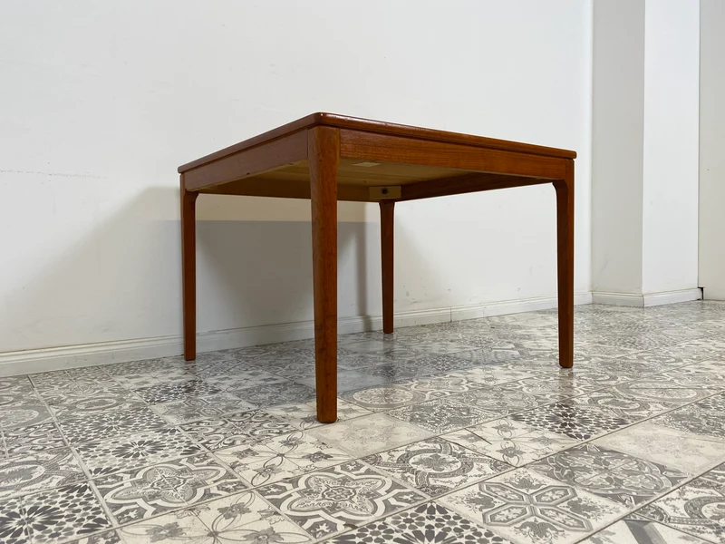 WMK Eleganter und gut erhaltener skandinavischer Mid-Century Couchtisch aus Teak von Alberts Tibro