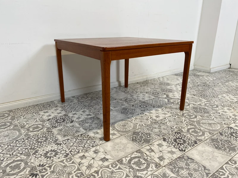 WMK Eleganter und gut erhaltener skandinavischer Mid-Century Couchtisch aus Teak von Alberts Tibro