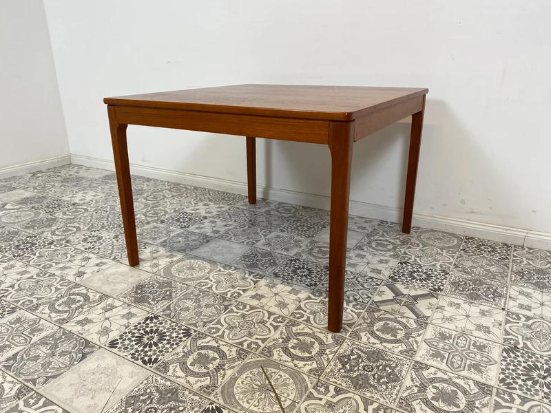 WMK Eleganter und gut erhaltener skandinavischer Mid-Century Couchtisch aus Teak von Alberts Tibro