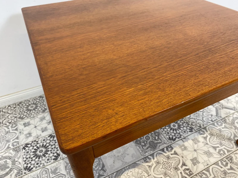 WMK Eleganter und gut erhaltener skandinavischer Mid-Century Couchtisch aus Teak von Alberts Tibro