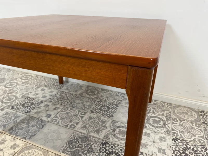 WMK Eleganter und gut erhaltener skandinavischer Mid-Century Couchtisch aus Teak von Alberts Tibro